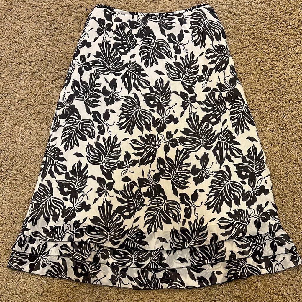 A Very Expensive And Special Lafayette 148 New York Black And White Skirt
